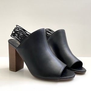 NEW FRANCESCA’S BLACK CHUNKY HEELED BOOTIE 7.5M